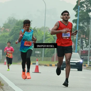 Runner Photo 7043435
