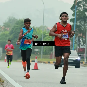 Runner Photo 7043437