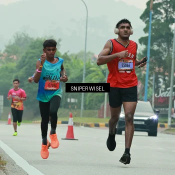 Runner Photo 7043438