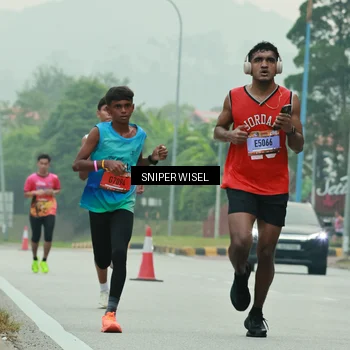 Runner Photo 7043440