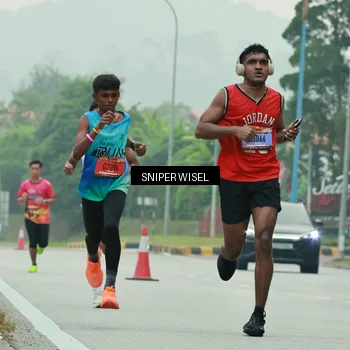 Runner Photo 7043441