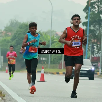 Runner Photo 7043443