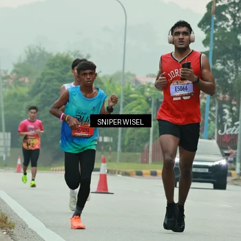 Runner Photo 7043444
