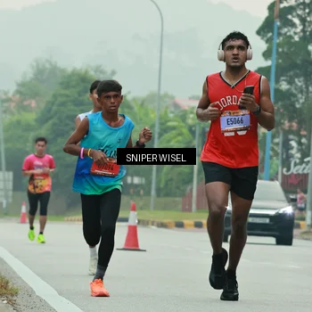 Runner Photo 7043445