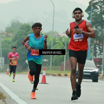 Runner Photo 7043448
