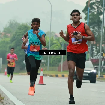 Runner Photo 7043452
