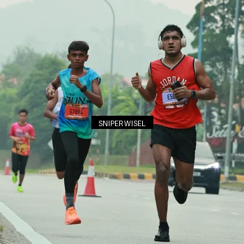 Runner Photo 7043453