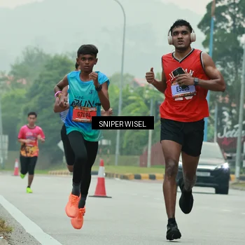Runner Photo 7043454