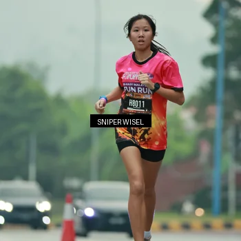 Runner Photo 7043636