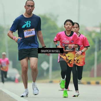 Runner Photo 7043742