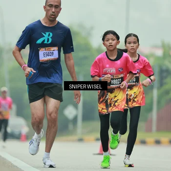 Runner Photo 7043755