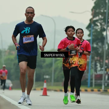 Runner Photo 7043757