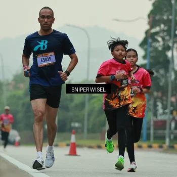 Runner Photo 7043758