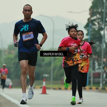 Runner Photo 7043759