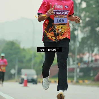 Runner Photo 7043788