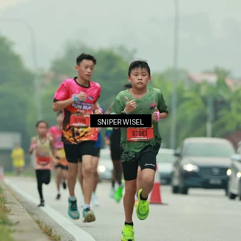 Runner Photo 7043931