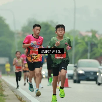 Runner Photo 7043936