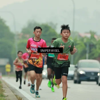 Runner Photo 7043940
