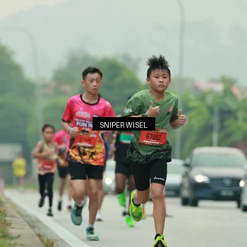 Runner Photo 7043942