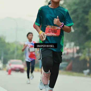 Runner Photo 7044043
