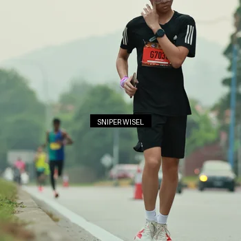 Runner Photo 7044307
