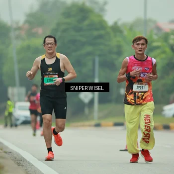 Runner Photo 7044943