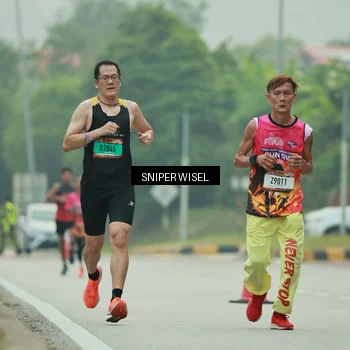 Runner Photo 7044946
