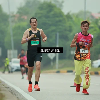 Runner Photo 7044947