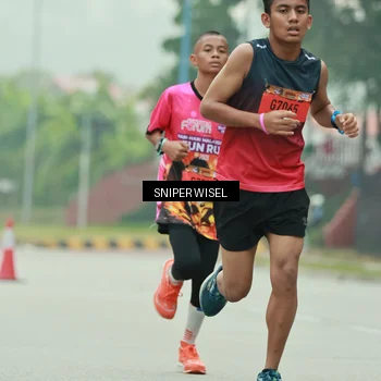 Runner Photo 7045002