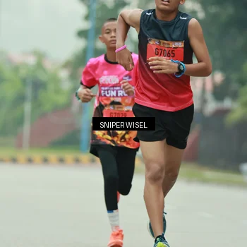 Runner Photo 7045005