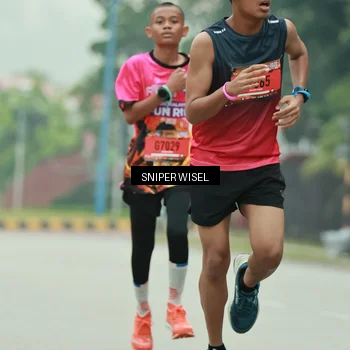 Runner Photo 7045012