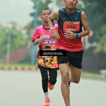 Runner Photo 7045013