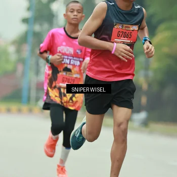 Runner Photo 7045018