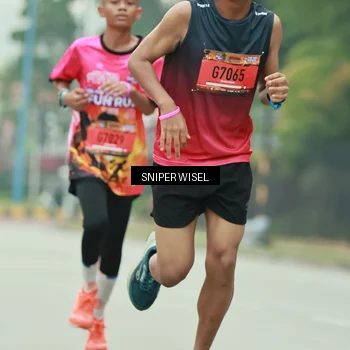 Runner Photo 7045019