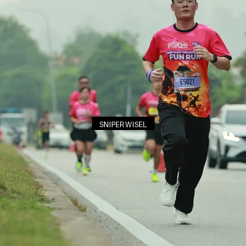 Runner Photo 7045032