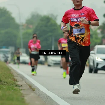 Runner Photo 7045036