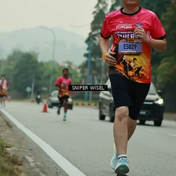 Runner Photo 7045376
