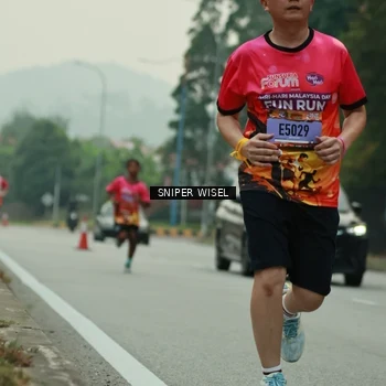 Runner Photo 7045384