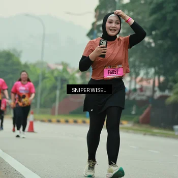 Runner Photo 7046025