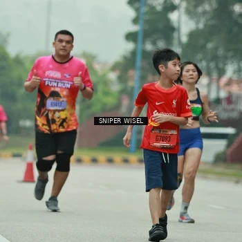 Runner Photo 7046400