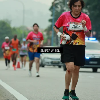 Runner Photo 7046691
