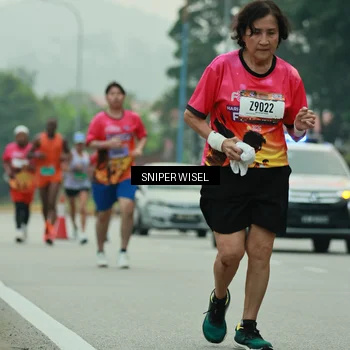 Runner Photo 7046692