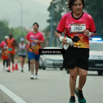 Runner Photo 7046700
