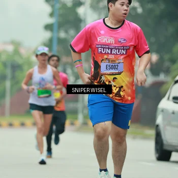 Runner Photo 7046715