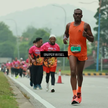 Runner Photo 7046716