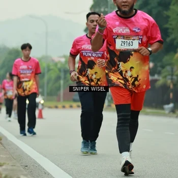 Runner Photo 7046740