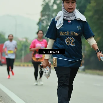 Runner Photo 7047005