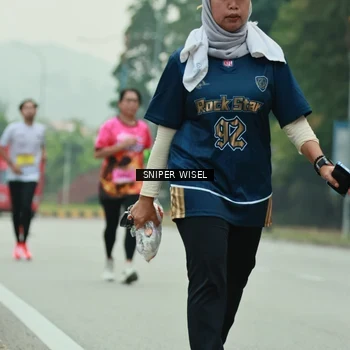 Runner Photo 7047010