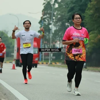 Runner Photo 7047011
