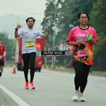 Runner Photo 7047012